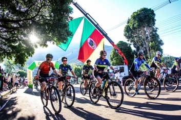 463826_1196546_w05a0002.jpg!